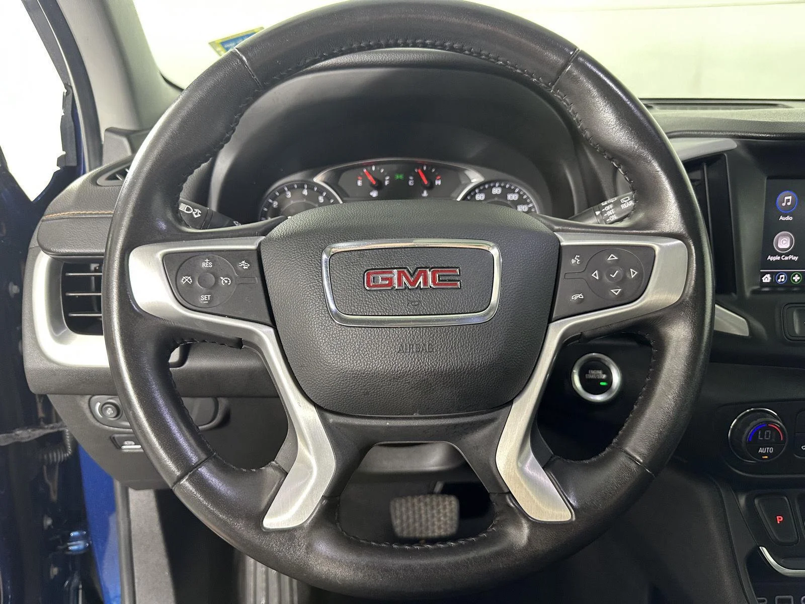 Used 2021 Blue Emerald Metallic GMC SLE image 18