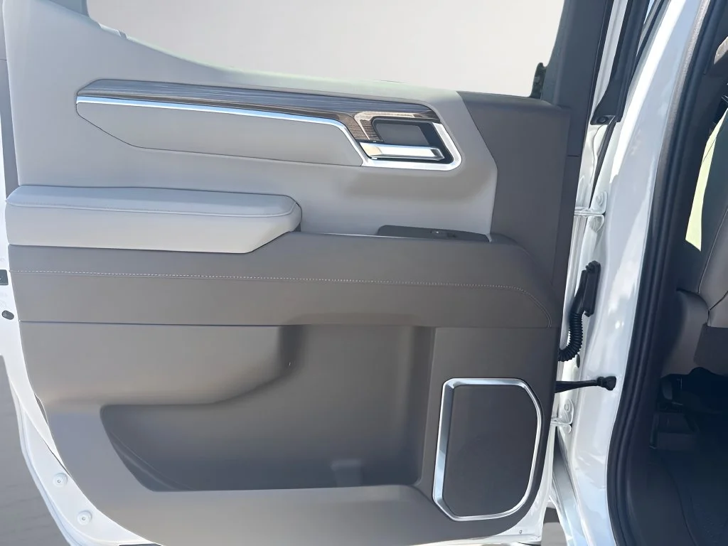 New 2026 White Chevrolet RST image 29