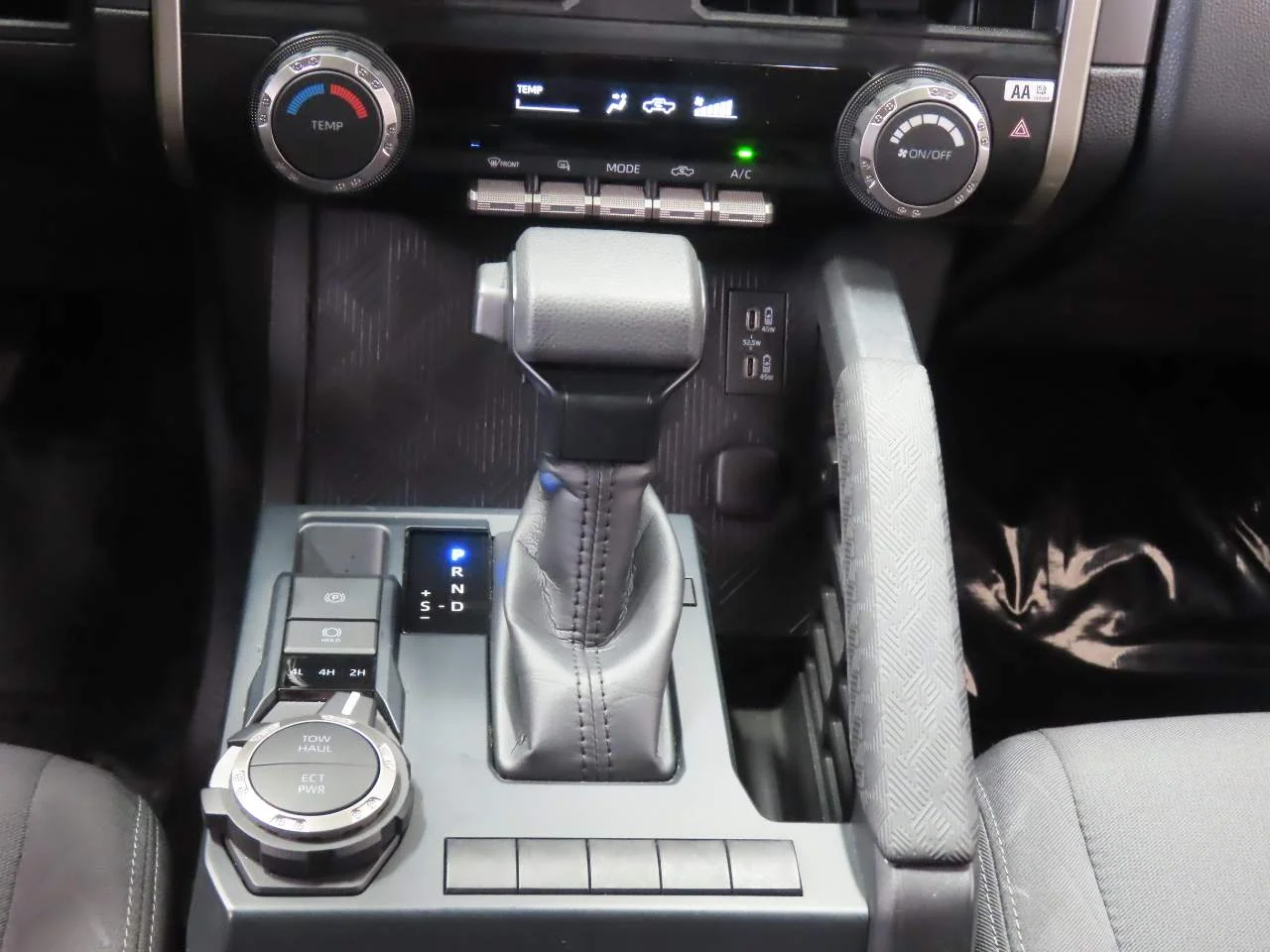 Used 2025 Ice Toyota SR5 Crew Cab image 12