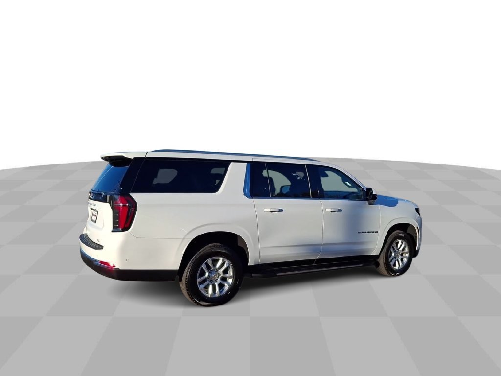 2025 Chevrolet Suburban LT - Photo 8