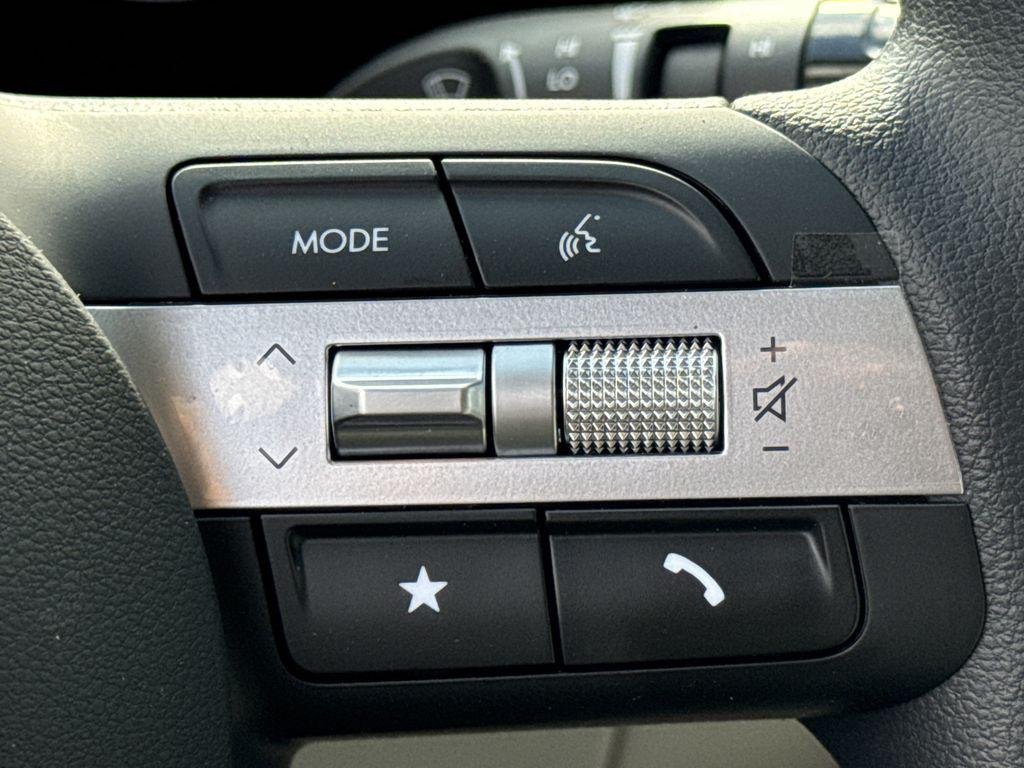 New 2026 White Hyundai SEL FWD image 22