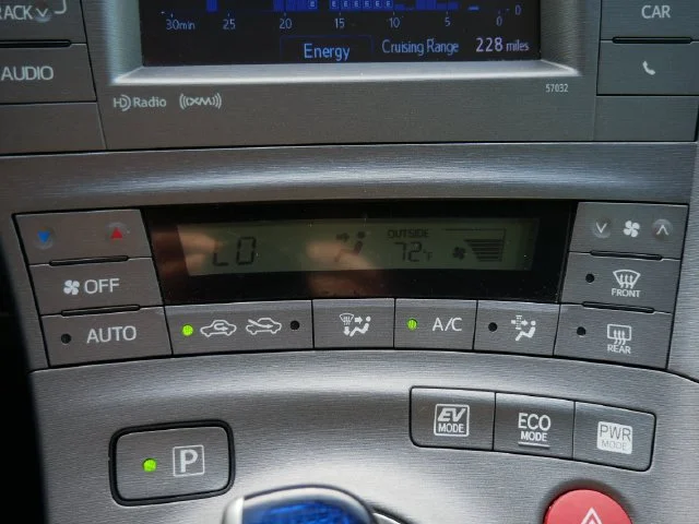 Used 2012 Pearl Toyota Three image 22