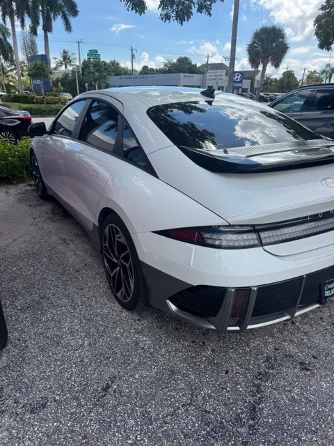 Used 2023 White Hyundai SEL image 4