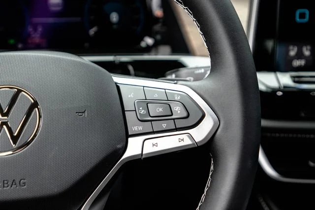 New 2026 Black Volkswagen 2.0T SE w/Technology image 15