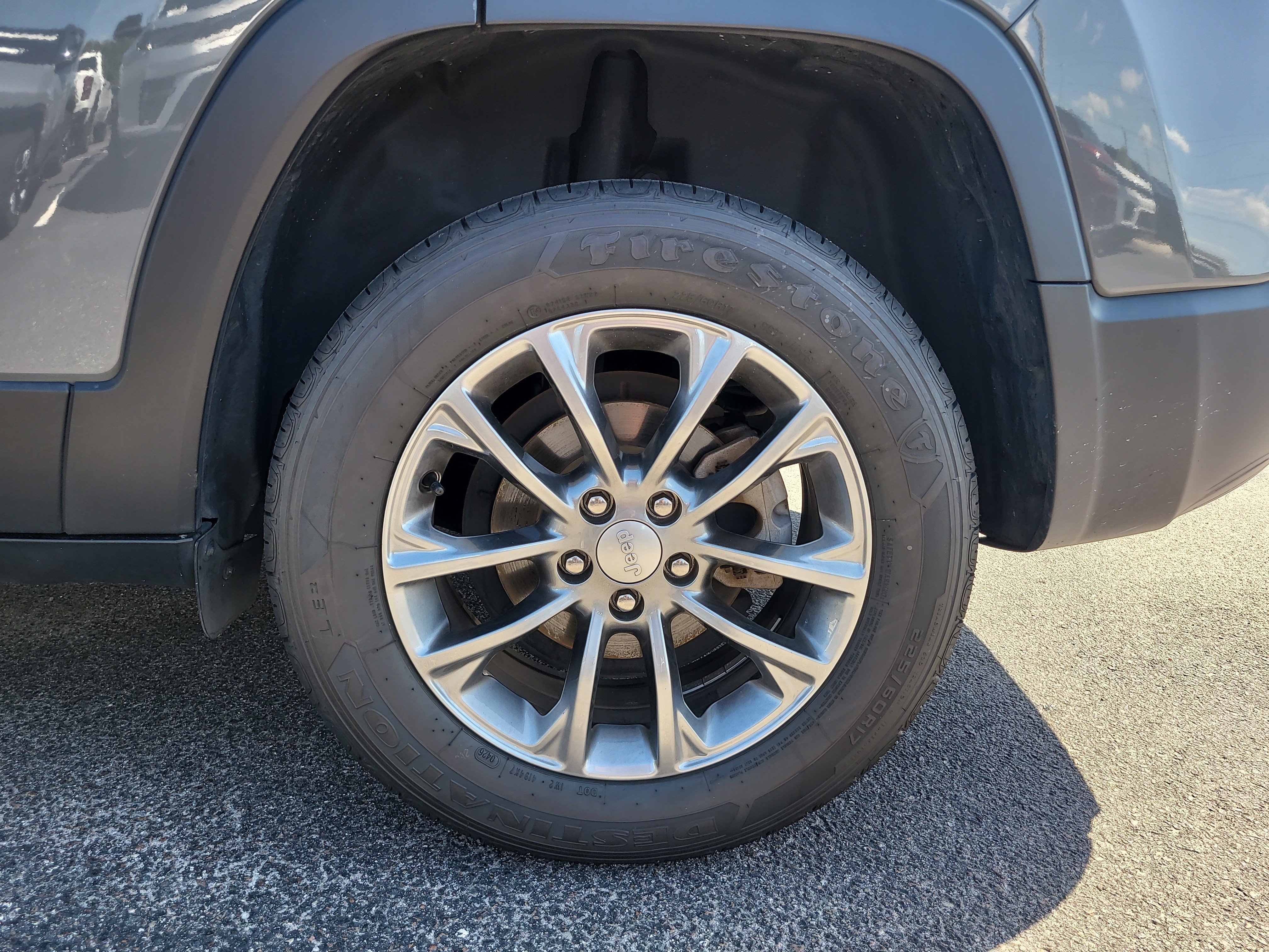 Used 2021 Sting-Gray Clearcoat Jeep Latitude Plus image 8