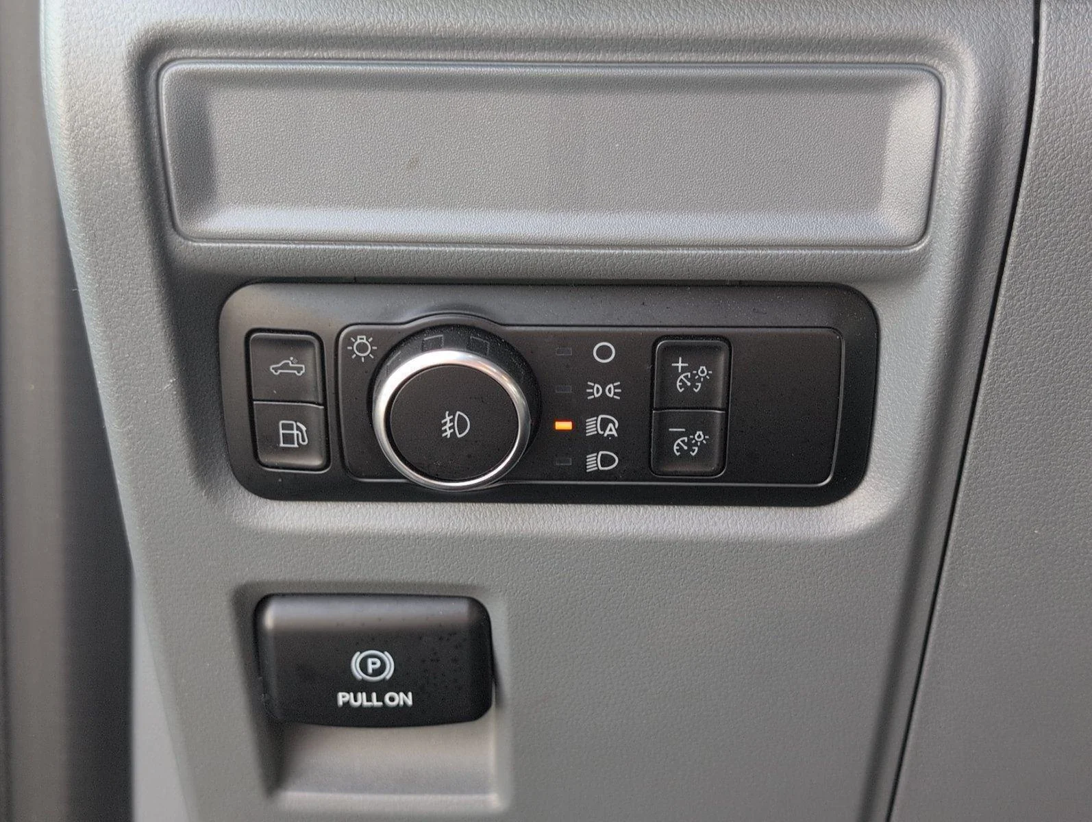 Used 2024 Iconic Silver Ford XLT image 28