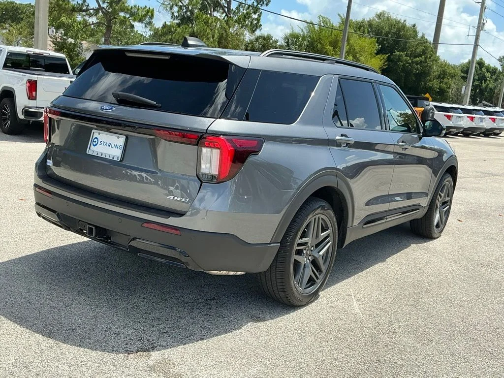 Used 2025 Gray Ford ST-Line image 7
