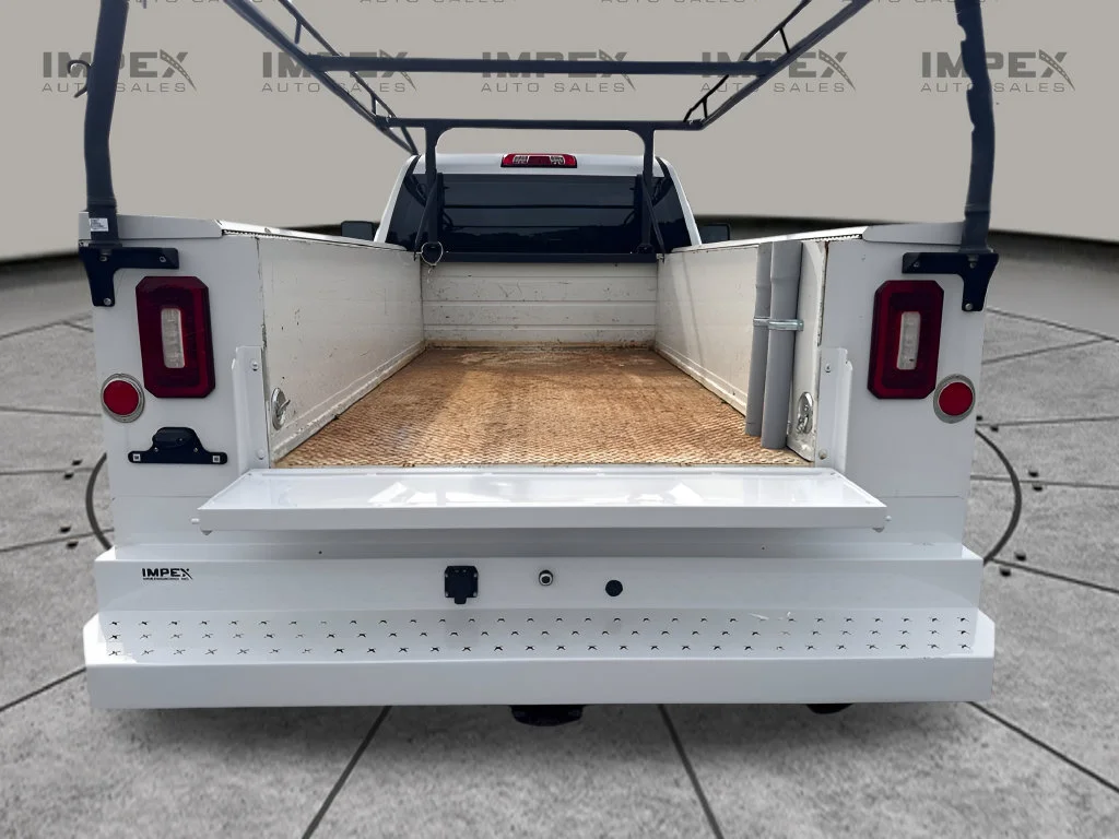 Used 2020 White GMC Base image 5