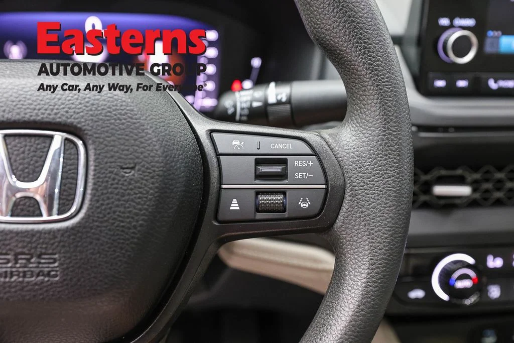 Used 2025 Red Honda SE image 16