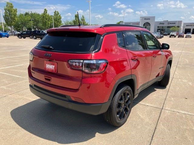 New 2026 Red Hot Pearlcoat Jeep Latitude Altitude image 5