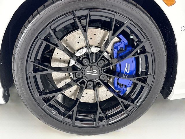 New 2026 Pure White Volkswagen 2.0T image 31