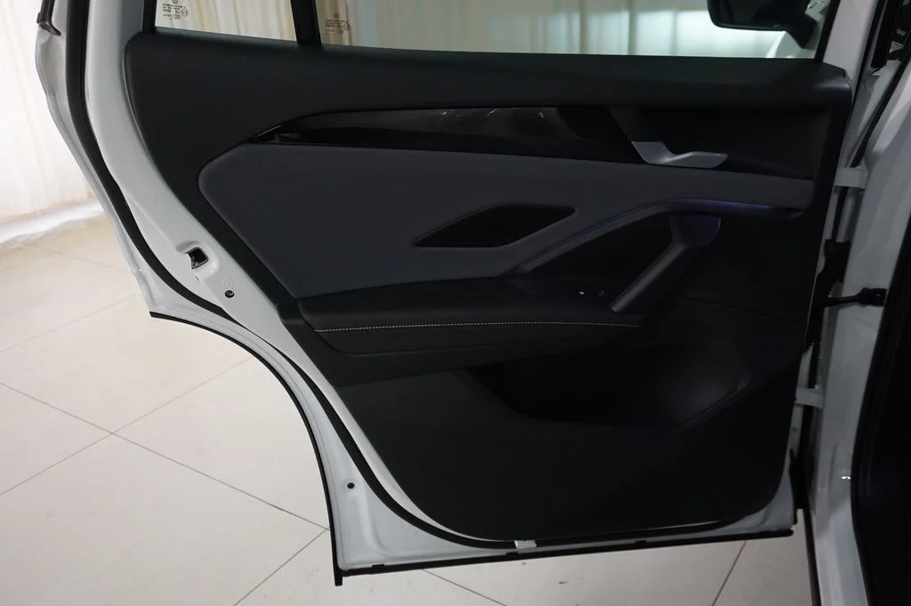 New 2026 White/off-white Volkswagen 2.0T SE image 26