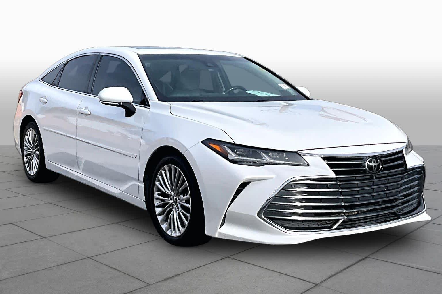 Used 2019 Wind Chill Pearl Toyota Limited image 2