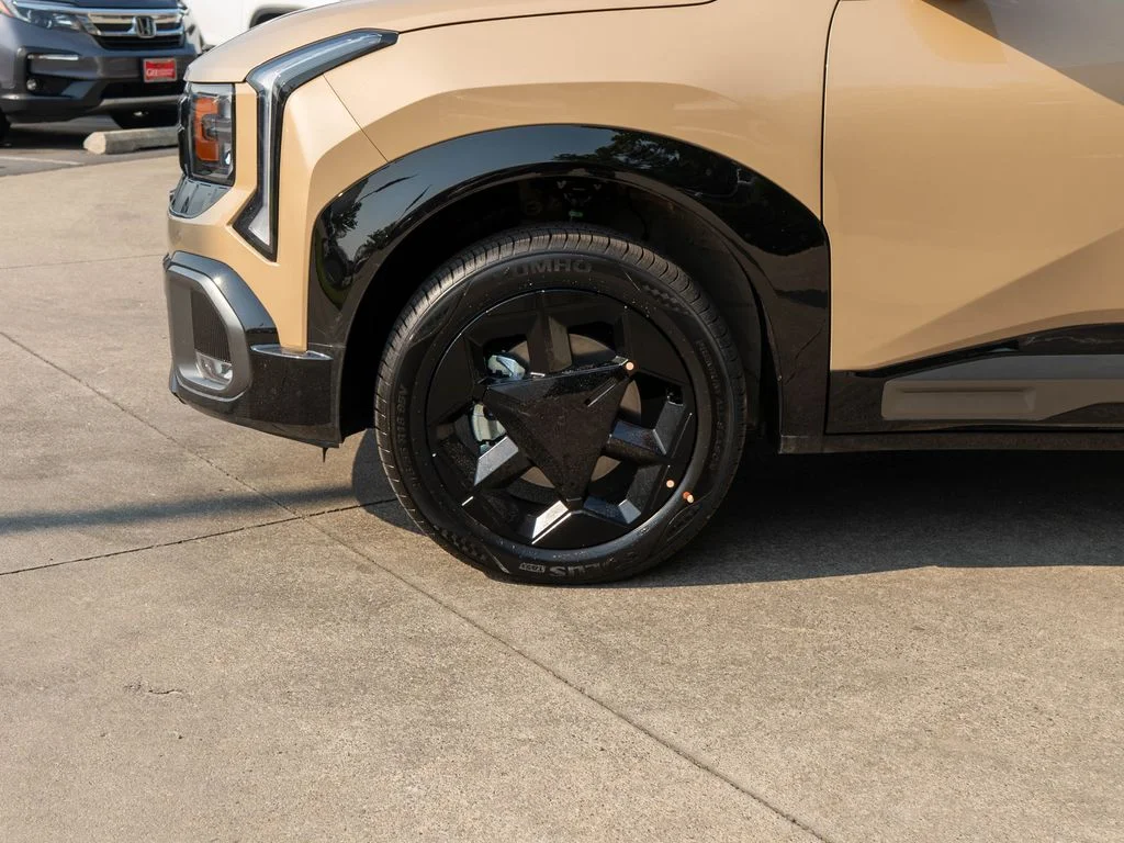 New 2027 Brown Kia X-Line S image 30