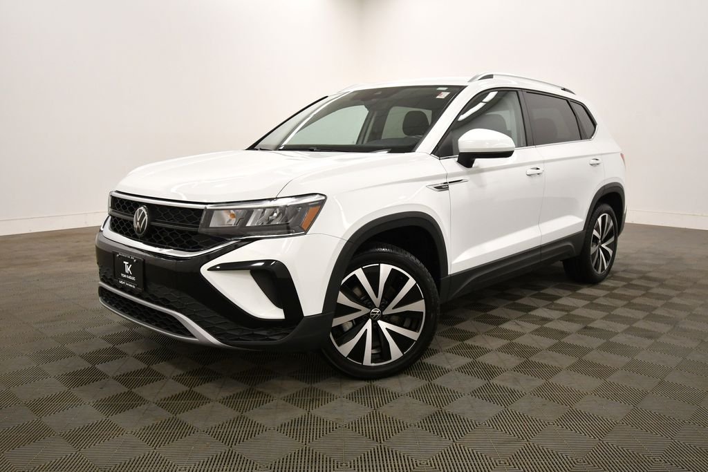 Used 2024 Volkswagen Taos SE with VIN 3VVSX7B25RM020588 for sale in Rochester, Minnesota