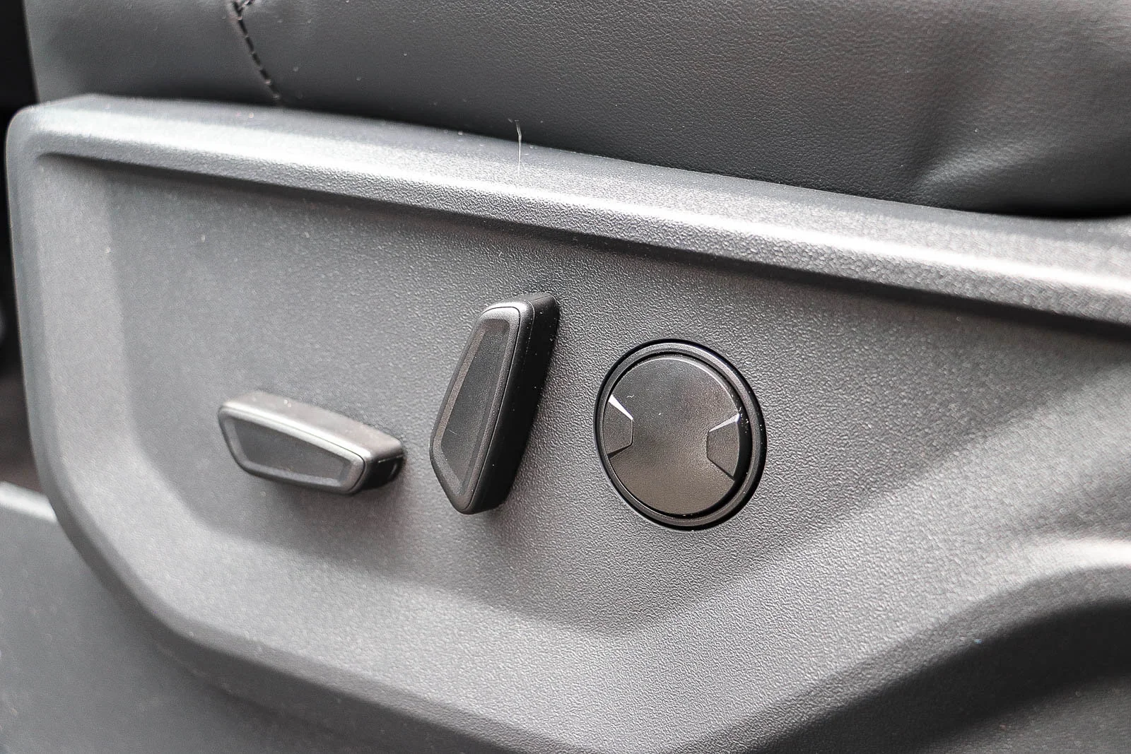 New 2026 Star White Metallic Tri-Coat Ford Tremor® image 23