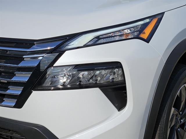 2026 Nissan Rogue SV photo 2