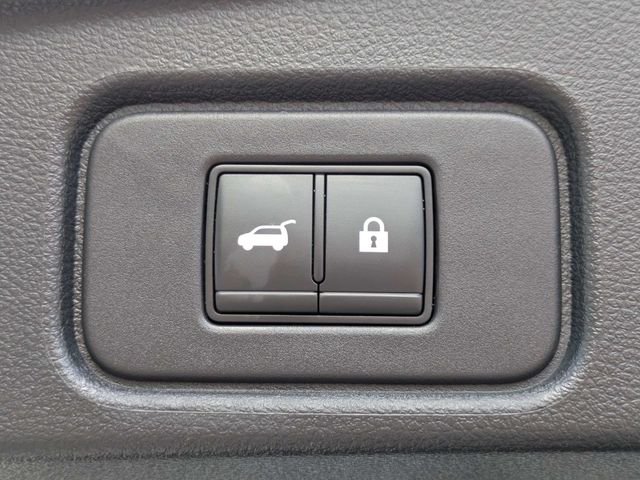 Used 2022 Silver Nissan SL image 13