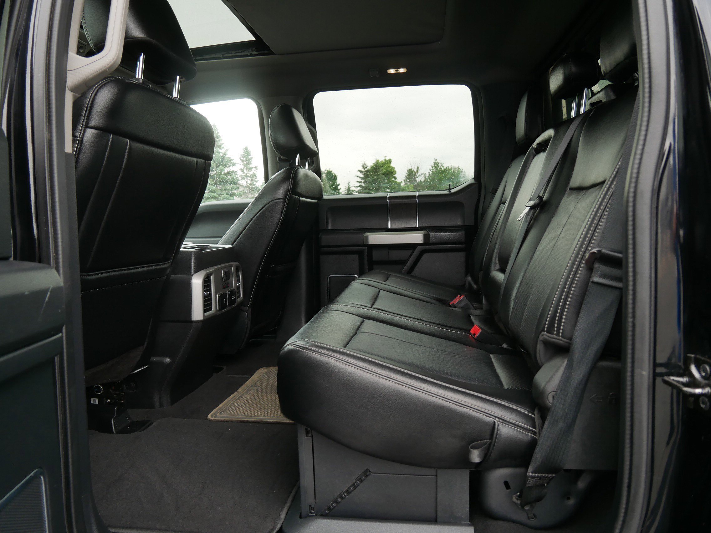 Used 2021 Black Ford LARIAT image 11