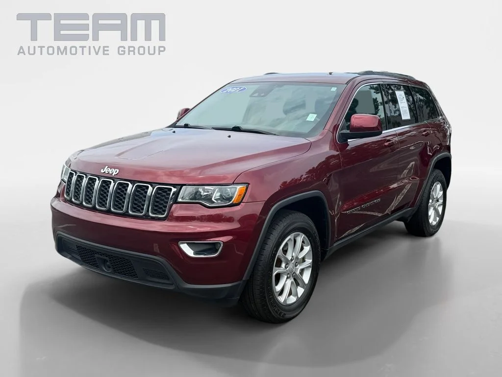 Used 2021 Red Jeep Laredo E image 3