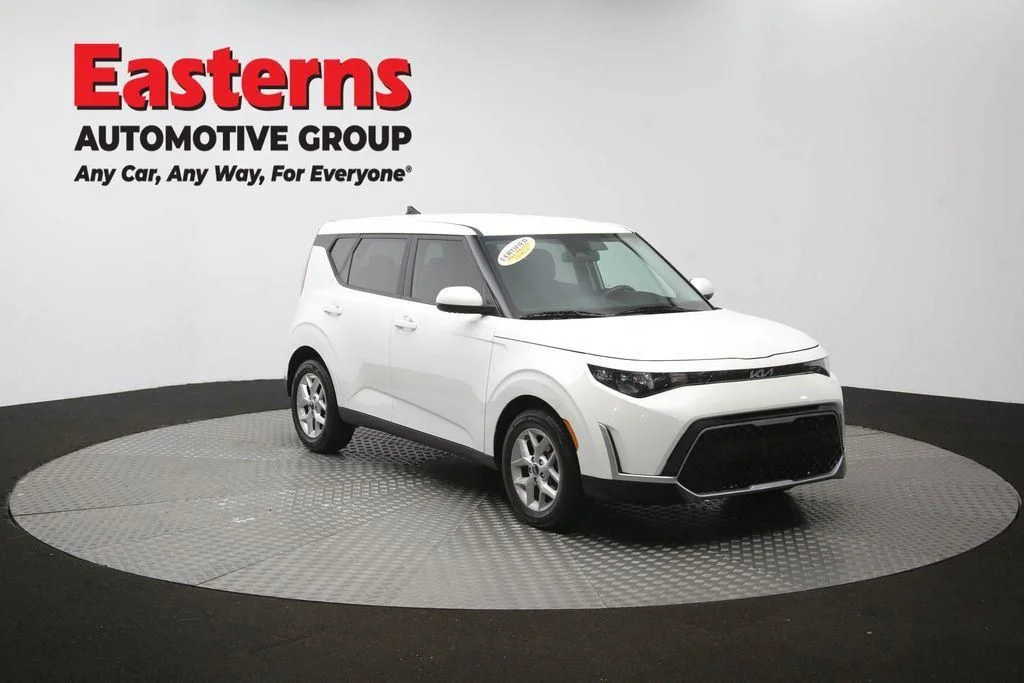 Used 2023 White Kia LX image 52