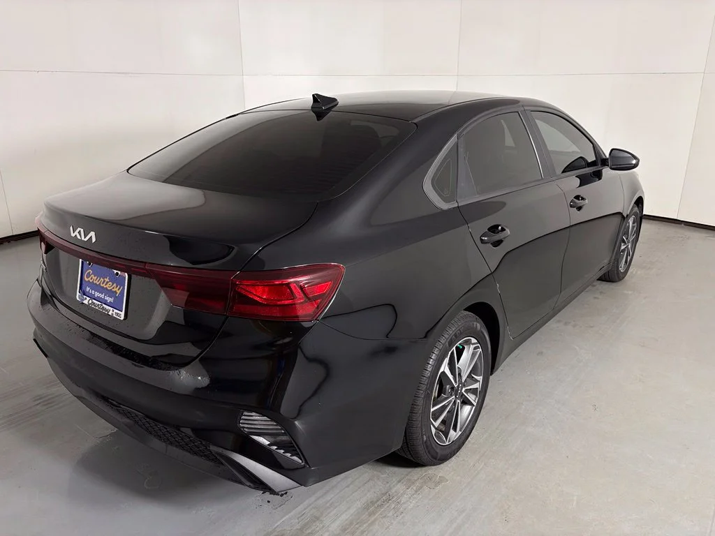 Used 2023 Black Kia LXS image 8