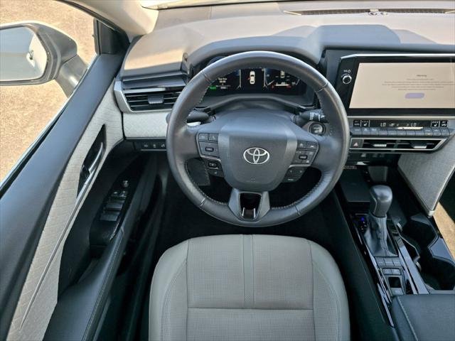 Certified Used 2025 WIND CHILL PEARL Toyota  image 26