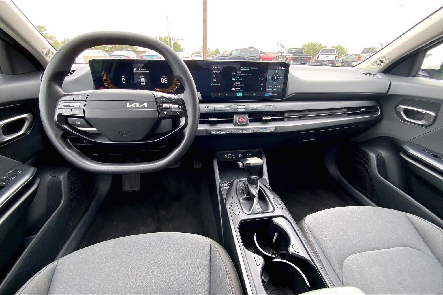Used 2025 Snow White Pearl Kia LXS image 16