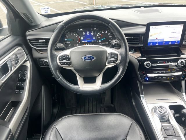 Used 2022 Black Metallic Ford Limited image 19