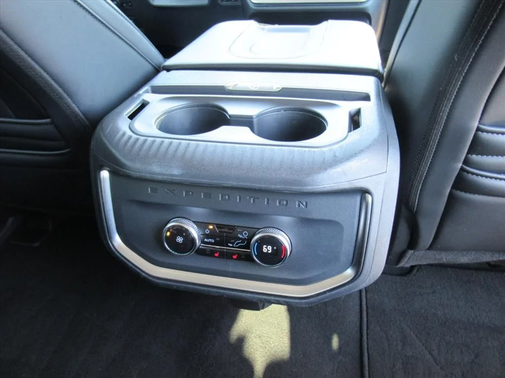 Used 2025 Silver Ford Platinum image 28