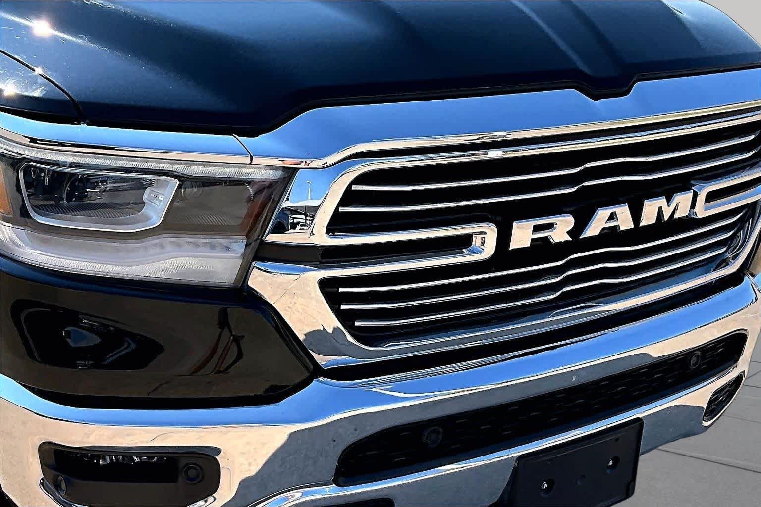 Used 2022 Diamond Black Crystal Pearlcoat Ram Laramie image 28