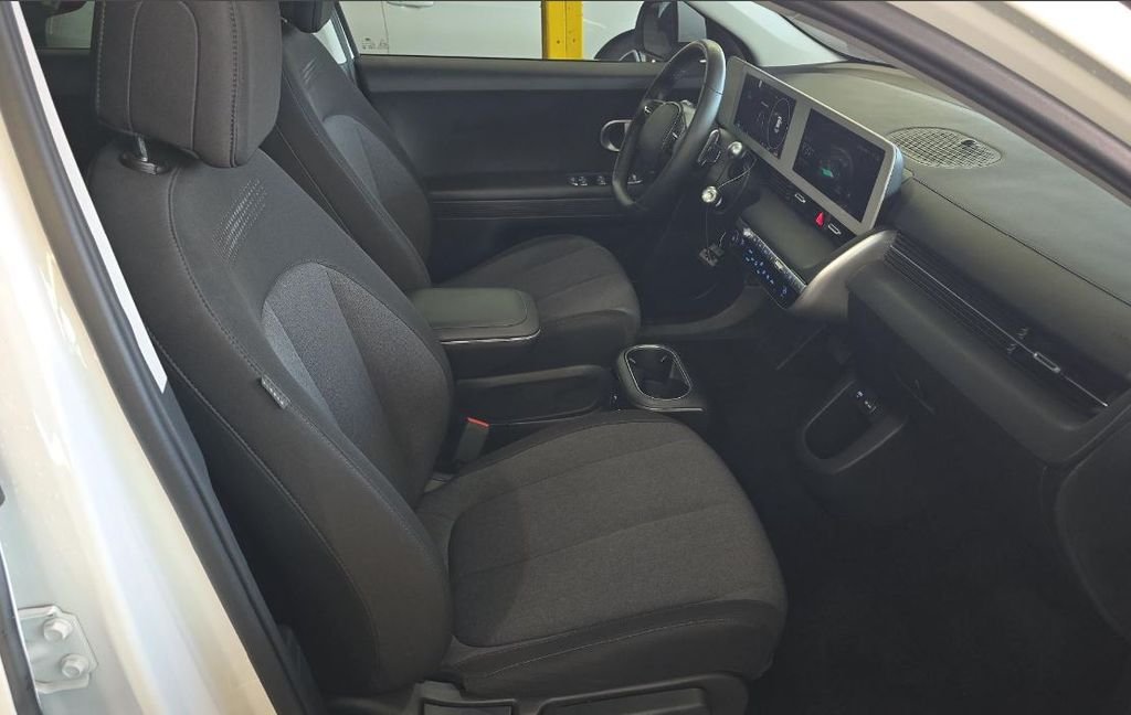 Used 2024 White Hyundai SEL image 8