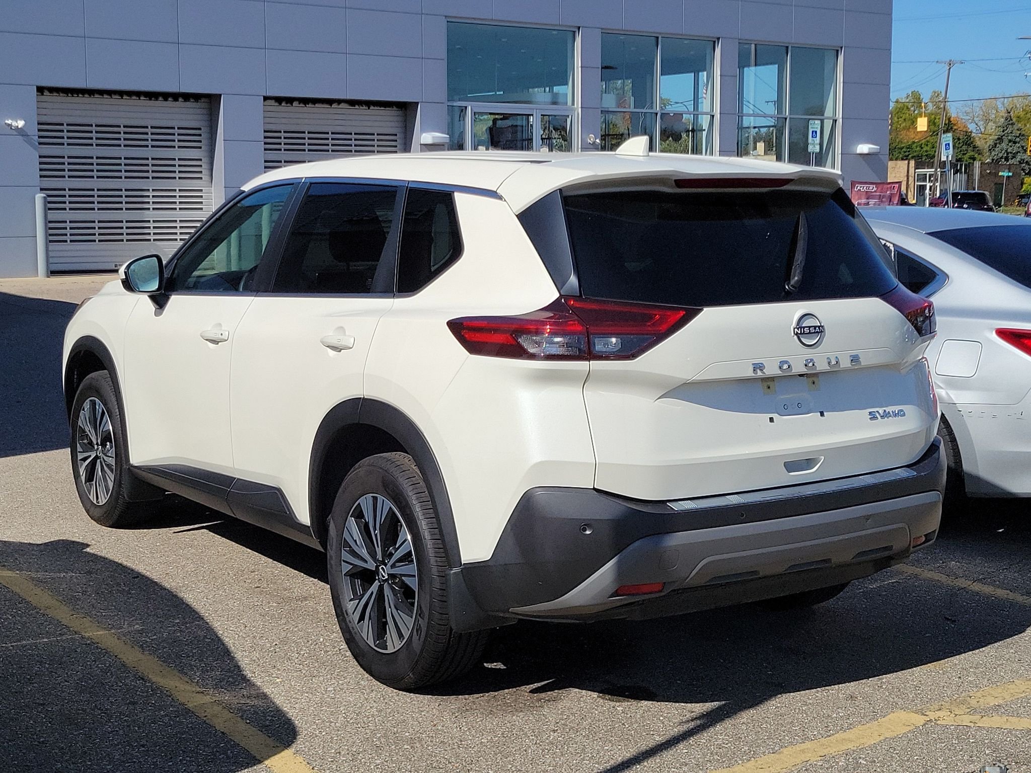 Used 2023 Pearl White Tricoat Nissan SV image 3