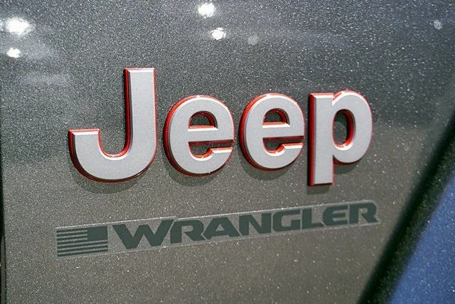 New 2026 Granite Crystal Metallic Clear-Coat Exterior Paint Jeep Rubicon image 10