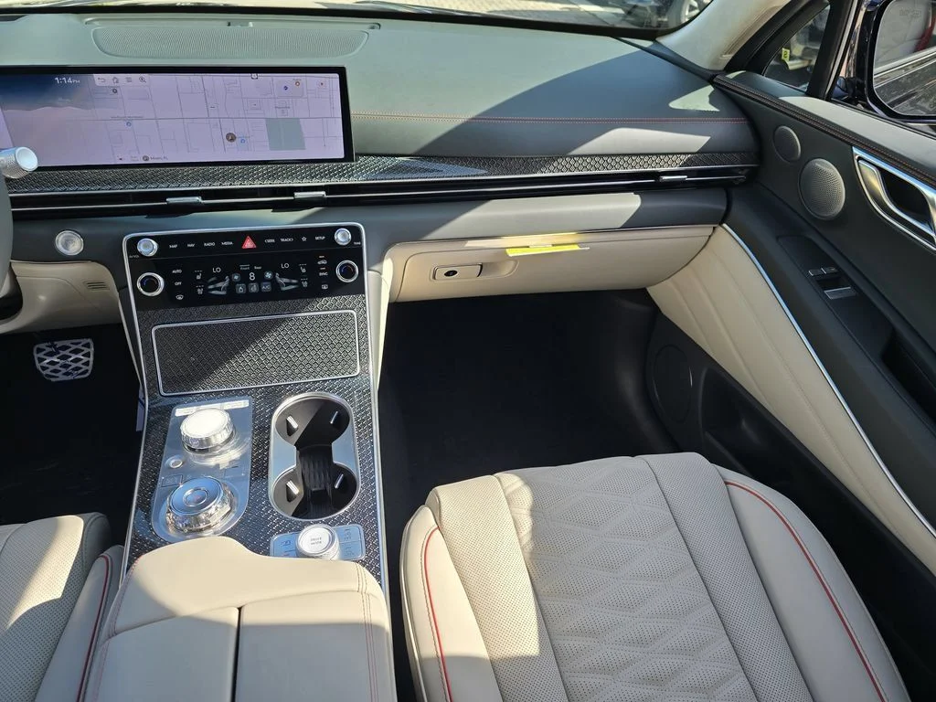 Used 2025 Black Genesis 3.5T e-SC image 9