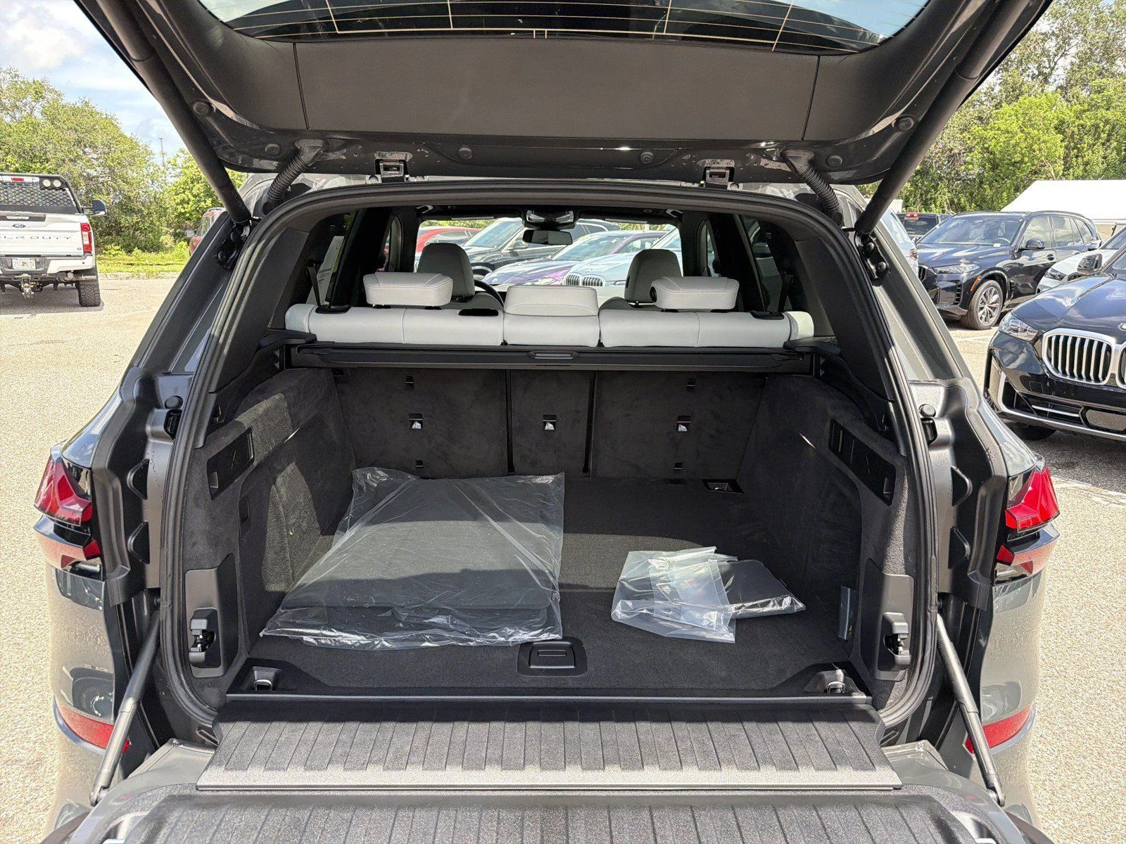 New 2026 Dravit Grey Metallic BMW sDrive40i image 12