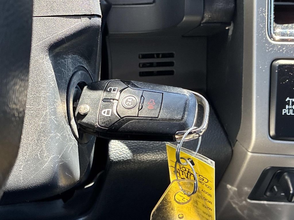 Used 2022 White Ford Lariat image 30
