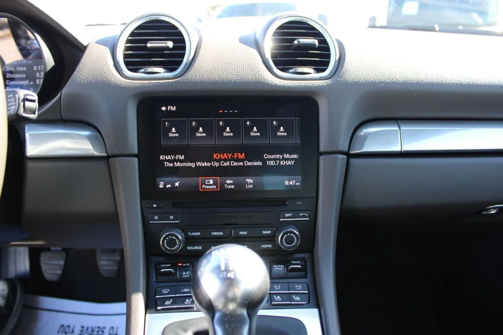 Used 2018  Porsche Base image 22