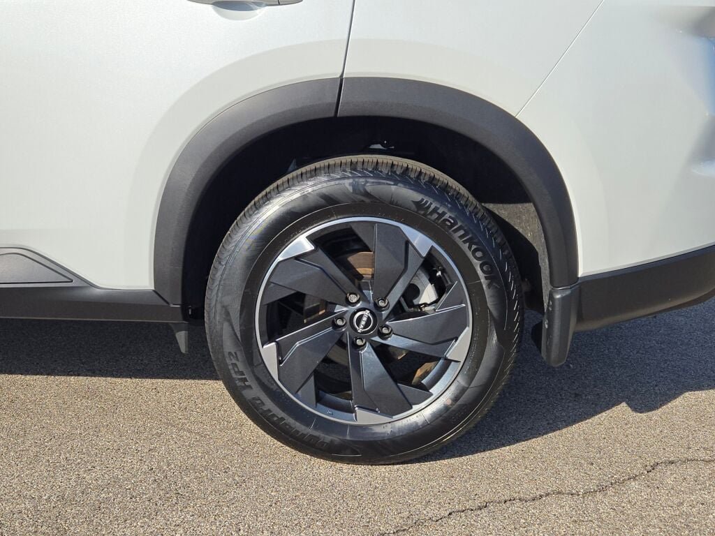 2025 Nissan Rogue SV - Photo 13