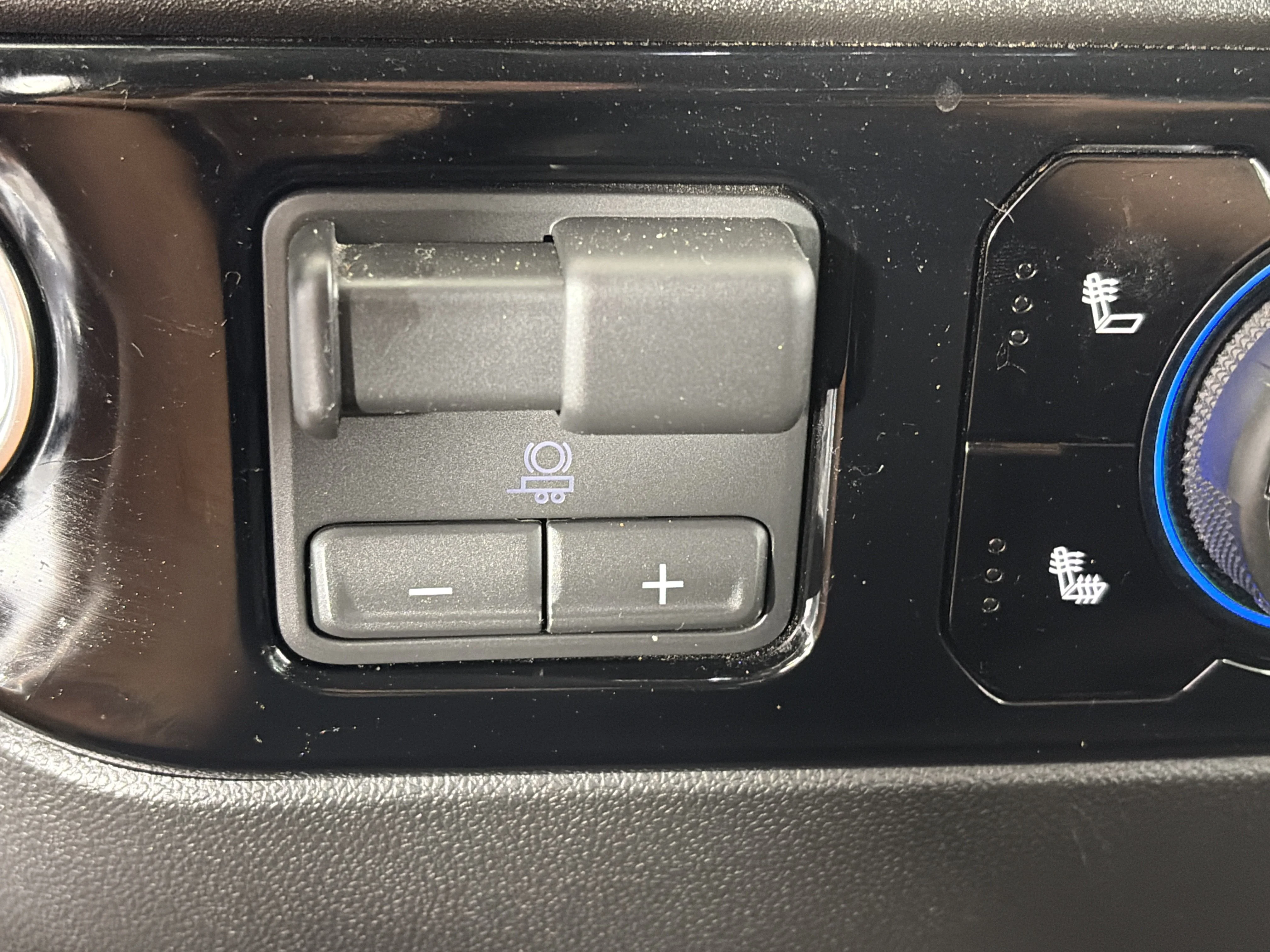 Certified Used 2025 Summit White Chevrolet LT image 27