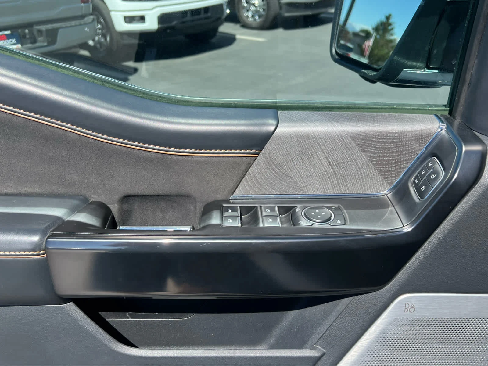 Used 2021 Star White Metallic Tri-Coat Ford Platinum image 30