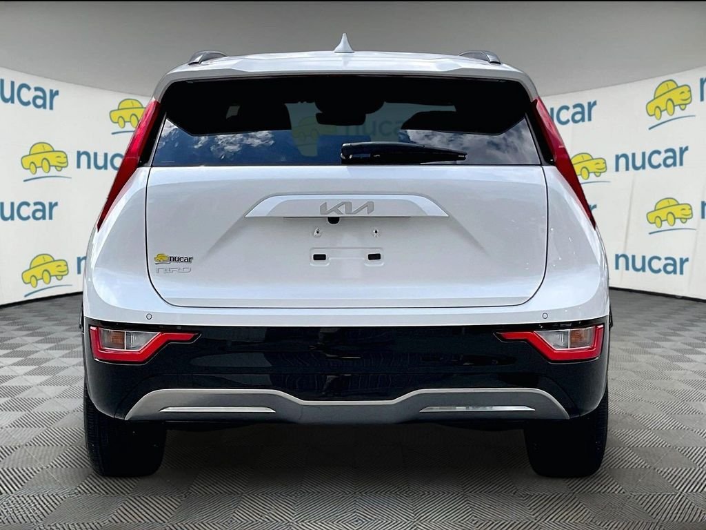 Used 2023 White Kia Wind image 5