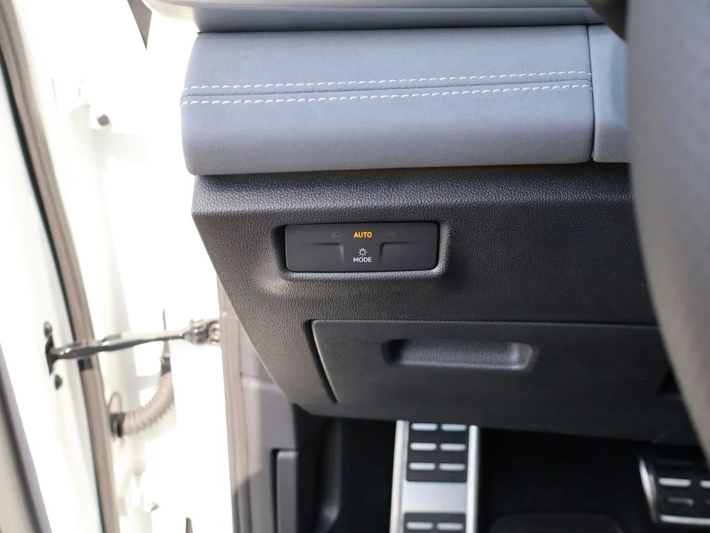 New 2026 White Volkswagen 2.0T SE R-Line Black image 25