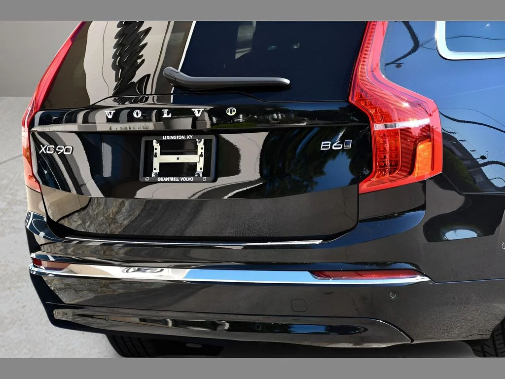 Used 2023 Onyx Black Metallic Volvo Ultimate image 31