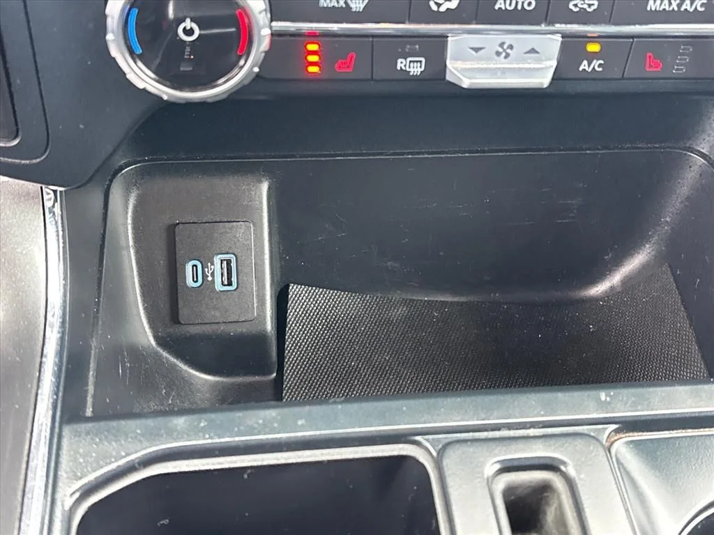 Used 2022 Black Ford XLT image 33
