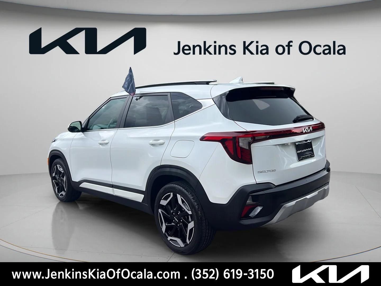 Used 2024 Snow White Pearl Kia SX image 5