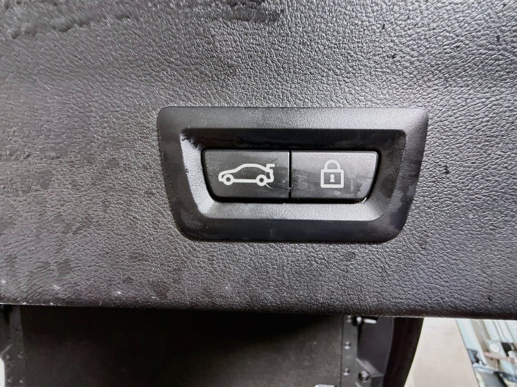 Used 2022 Dark Graphite Metallic BMW xDrive30i image 38