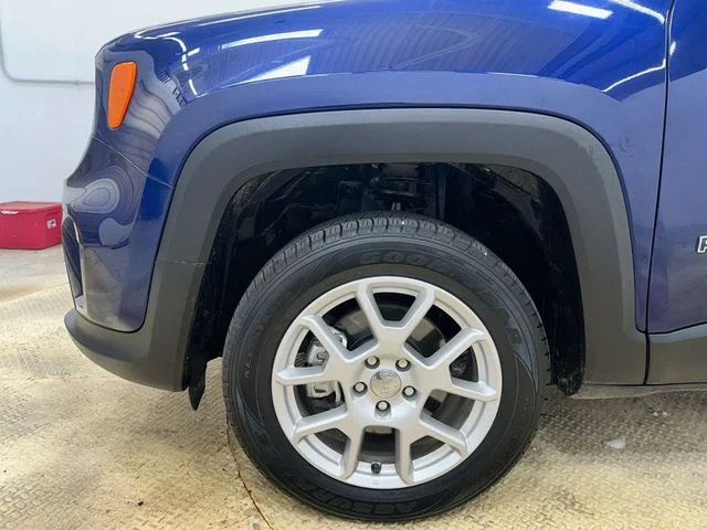 Used 2021 Blue Clearcoat Jeep Latitude image 19