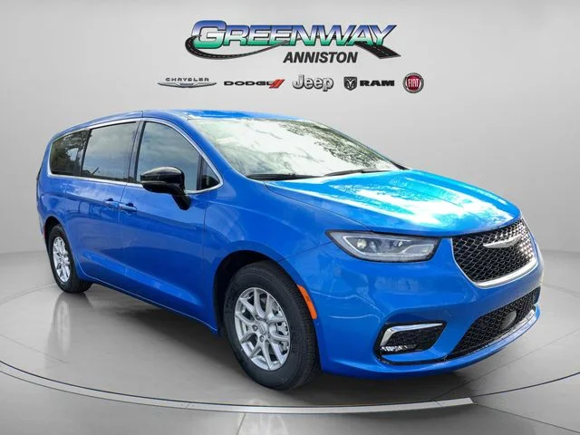 2026 Chrysler Pacifica Select's photo