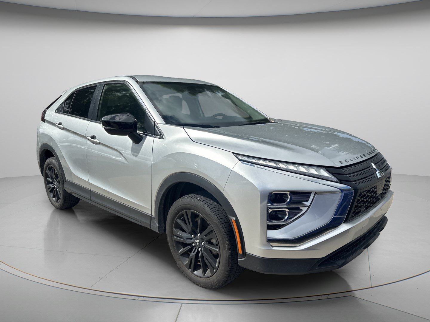 Used 2025 Silver Mitsubishi LE image 1